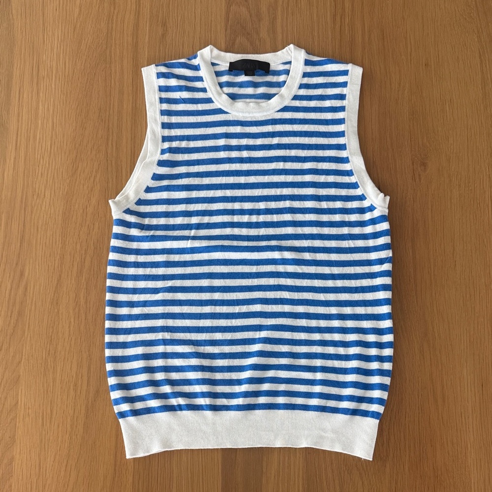 Zara blue and white sleeveless knit top. Size L. Gently worn